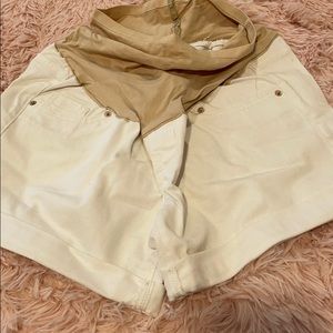 NWT OLD NAVY MATERNITY SHORTS 4